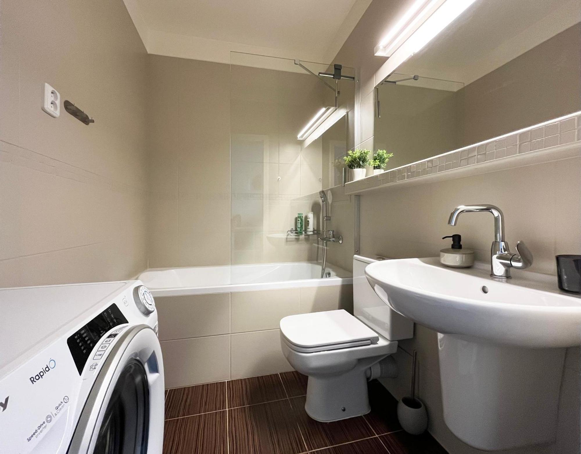 Air-Conditioned Studio, Close To City Centre & Tram Stop Bratislava Exteriér fotografie